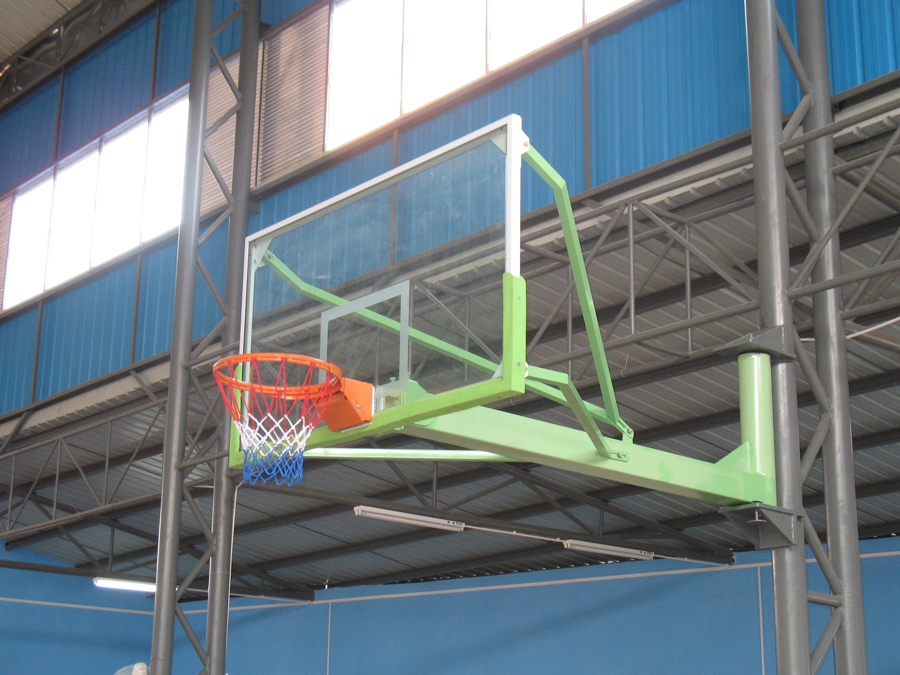 悬壁式篮球架